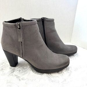 Novacas ladies grey ankle booties, vegan suede leather size 40/8.5, 3 inch heel